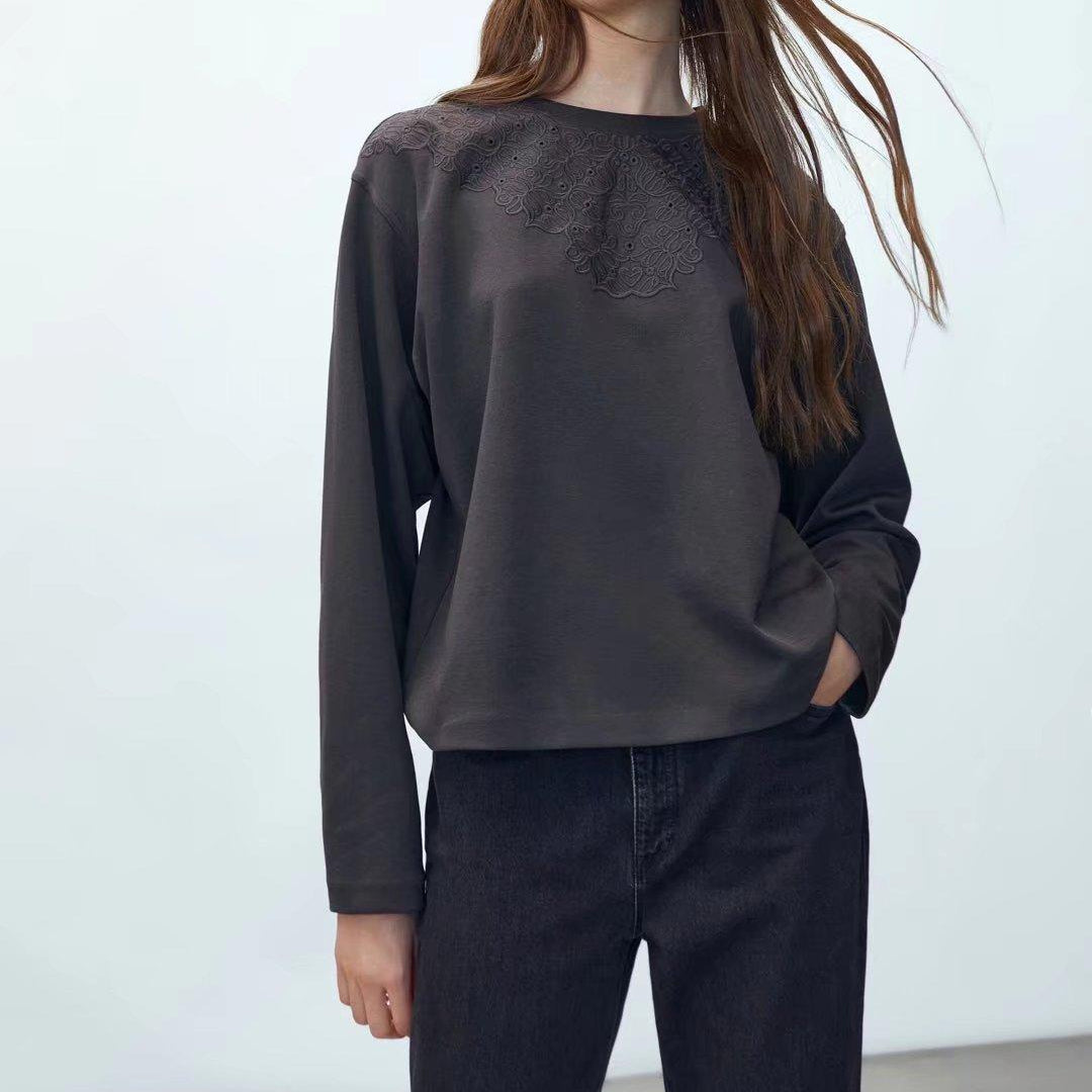 Blerina Chest Sweatshirt